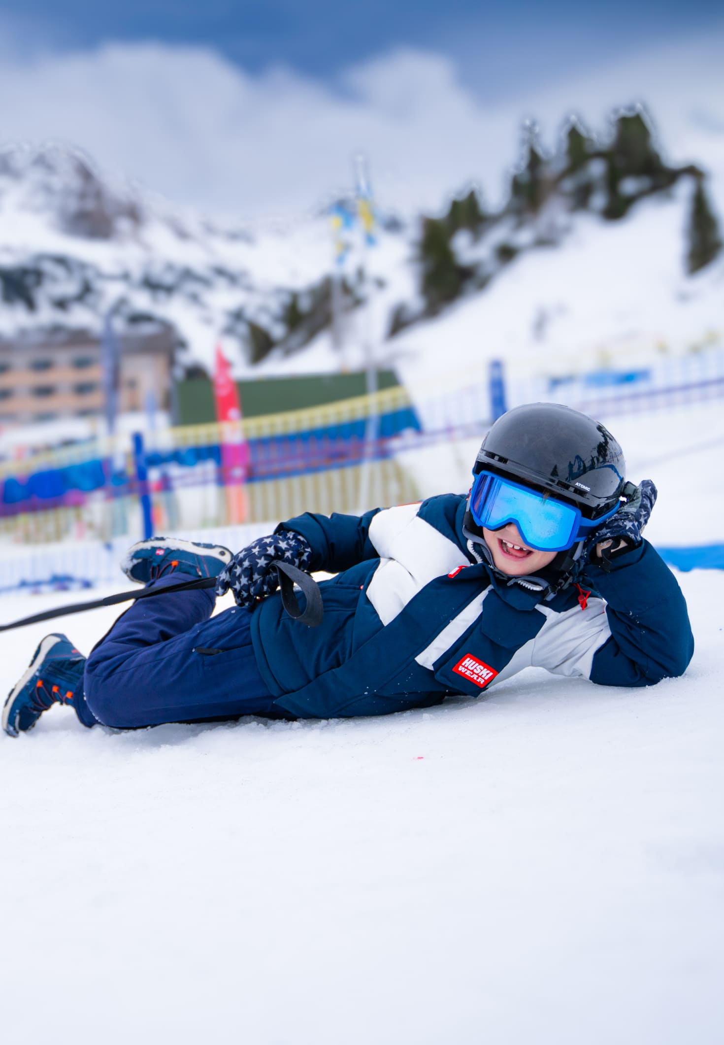 Spaß mit Freunden im Schnee