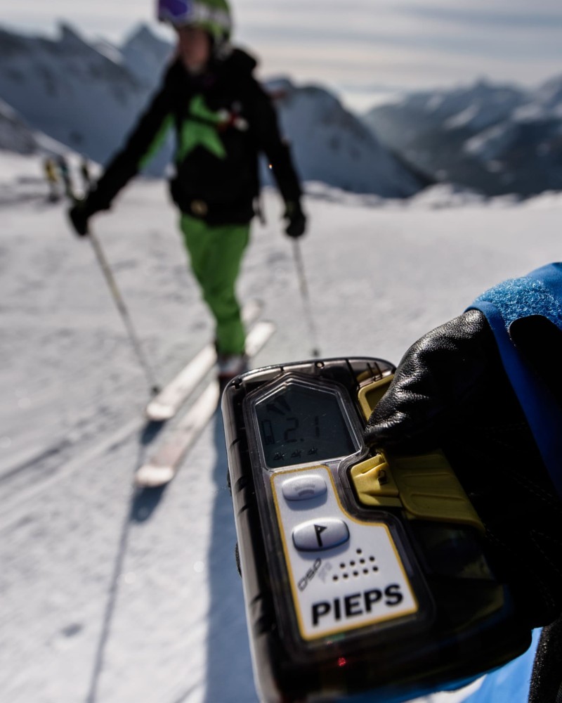 Umgang mit dem Lawinensuchgerät